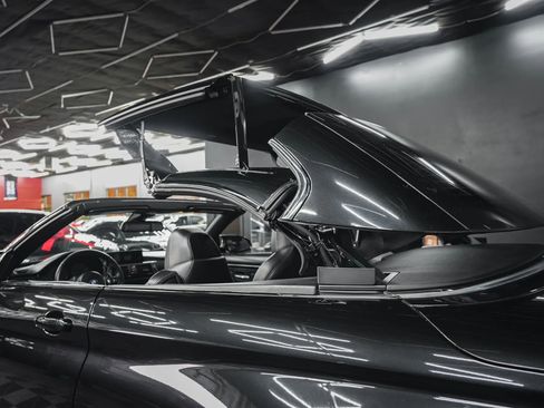 Used 2016 BMW M4 Convertible image 18