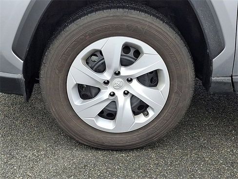 Used 2025 Toyota RAV4 LE image 8