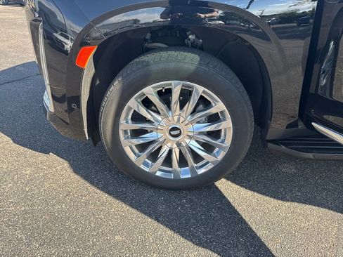 Used 2024 Cadillac Escalade Premium Luxury AWD/4WD image 28