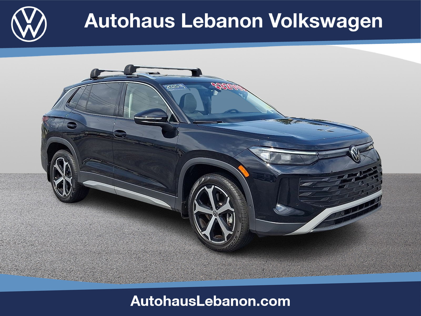Used 2025 Volkswagen Tiguan SE AWD/4WD image 1