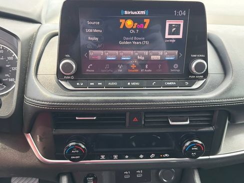 Used 2025 Nissan Rogue SV FWD image 28