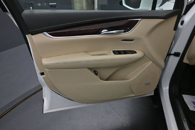 Used 2017 Cadillac XT5 Luxury w/ Driver Awareness Package AWD/4WD image 20