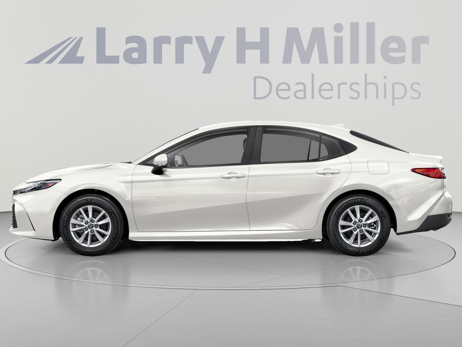 Used 2025 Toyota Camry SE FWD image 3