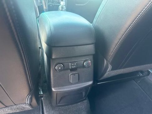 Used 2017 Ford Explorer XLT w/ Equipment Group 202A FWD image 22