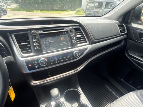 Used 2016 Toyota Highlander Plus AWD/4WD image 24