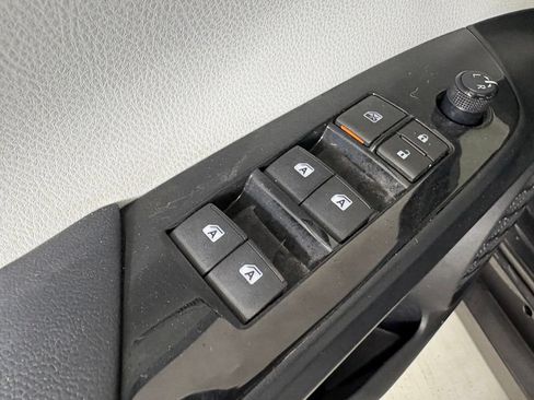 Used 2018 Toyota Prius Prime Premium w/ Carpet Mat Package FWD image 20