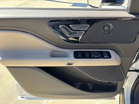 Used 2022 Lincoln Aviator Reserve w/ Elements Package Plus image 17