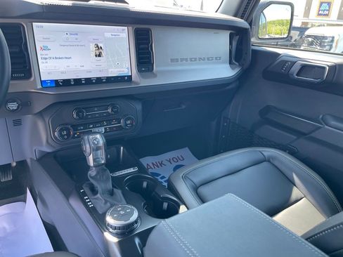 Used 2025 Ford Bronco Outer Banks AWD/4WD image 18