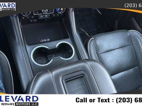 Used 2021 GMC Yukon SLT w/ SLT Premium Package image 24