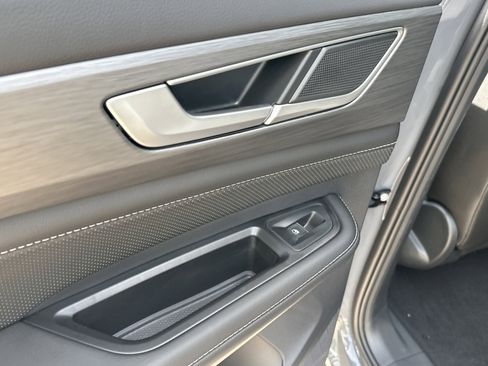 New 2026 Volkswagen Atlas Cross Sport SE FWD image 12