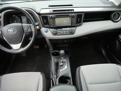 Certified 2018 Toyota RAV4 XLE AWD/4WD image 10