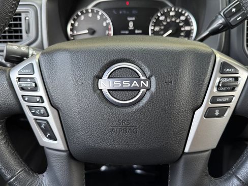 Used 2024 Nissan Titan SV w/ SV Convenience Package RWD image 18
