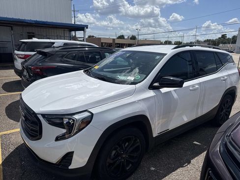 Used 2021 GMC Terrain SLE w/ Elevation Edition FWD image 11