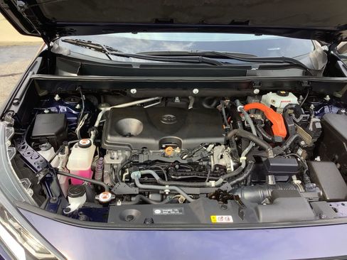 Used 2021 Toyota RAV4 XLE w/ Convenience Package image 19