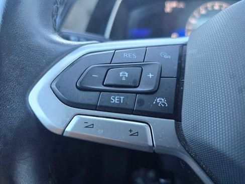 Used 2024 Volkswagen Jetta SE image 33