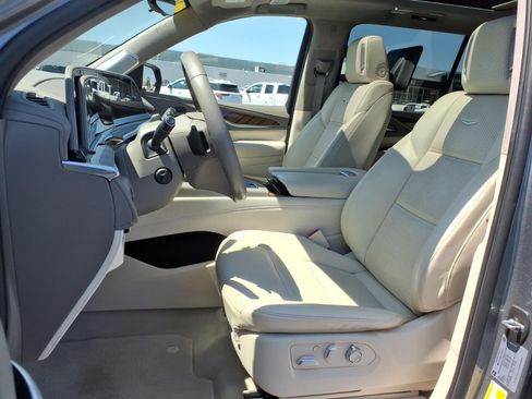 Certified 2022 Cadillac Escalade ESV Premium Luxury Platinum AWD/4WD image 18