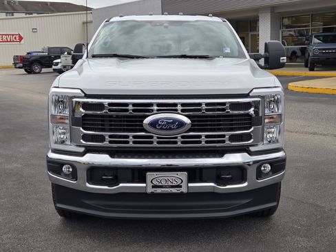 New 2026 Ford F250 XLT w/ FX4 Off-Road Package image 3