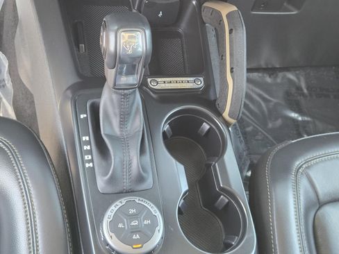 Used 2025 Ford Bronco Badlands AWD/4WD image 15