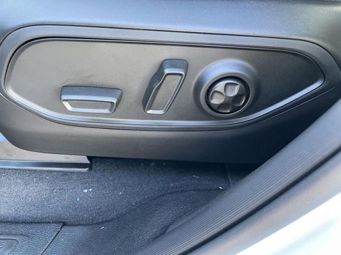 Used 2025 Jeep Grand Cherokee Altitude image 10