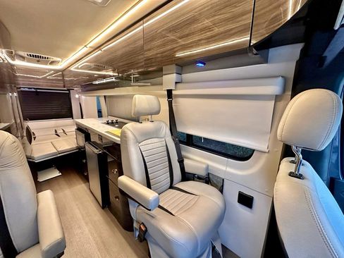 Used 2020 Mercedes-Benz Sprinter 3500 image 38