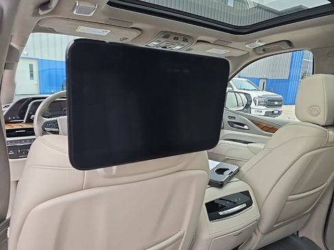 Used 2021 Cadillac Escalade ESV Premium Luxury Platinum AWD/4WD image 22