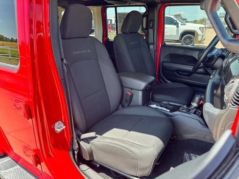 Used 2019 Jeep Wrangler Unlimited Sahara w/ Safety Group AWD/4WD image 24