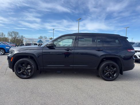 Used 2024 Jeep Grand Cherokee L Limited w/ Black Appearance Package AWD/4WD image 6