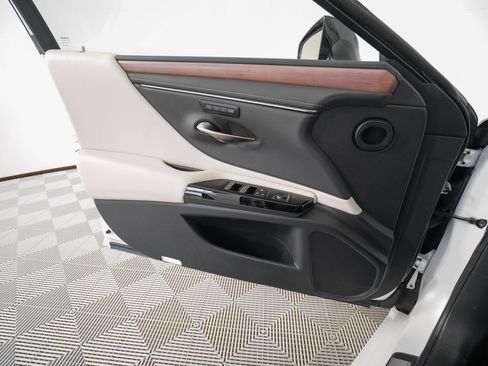 New 2025 Lexus ES 350 w/ Premium Package image 10