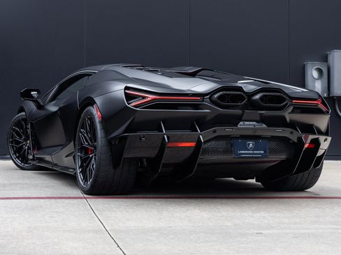 Used 2024 Lamborghini Revuelto image 7