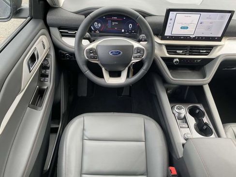 New 2026 Ford Explorer Active RWD image 4
