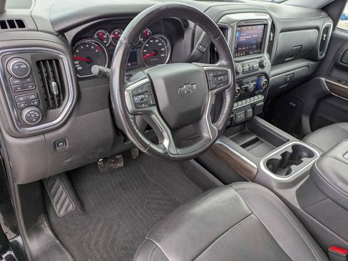 Used 2021 Chevrolet Silverado 1500 LT Trail Boss w/ Convenience Package II image 2