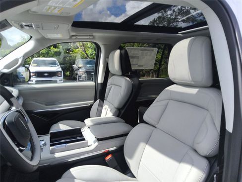 New 2026 Lincoln Navigator L Reserve AWD/4WD image 14
