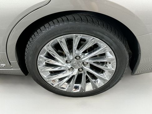 Used 2019 Lexus ES 300h w/ Accessory Package 2 FWD image 11
