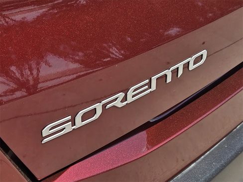 New 2025 Kia Sorento LX image 8
