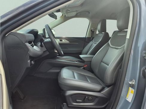 Used 2026 Ford Explorer Active w/ Active Comfort Package AWD/4WD image 12