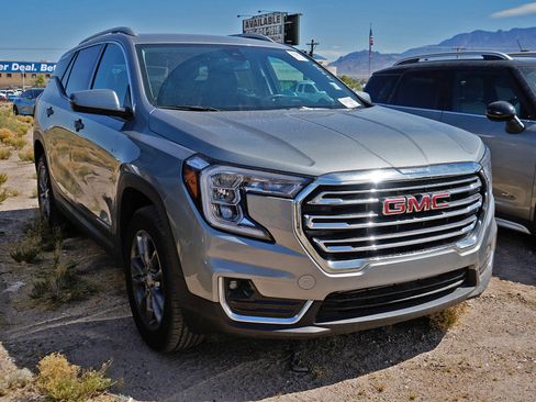 Used 2024 GMC Terrain SLT image 3