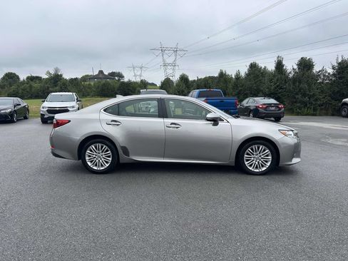 Used 2015 Lexus ES 350 w/ Luxury Package FWD image 4