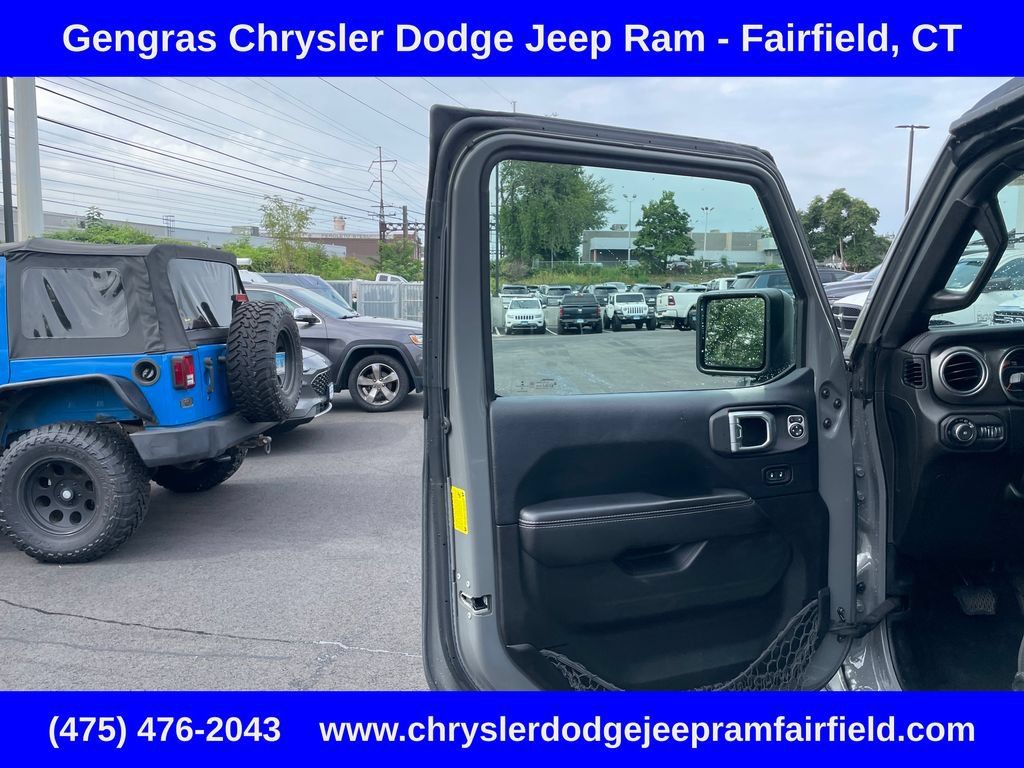 Used 2018 Jeep Wrangler Unlimited Sahara AWD/4WD image 39