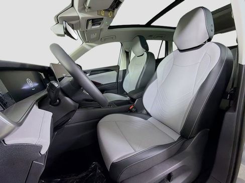 New 2026 Volkswagen Tiguan SE image 11