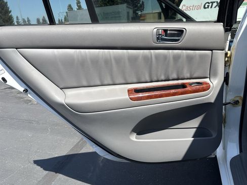 Used 2005 Toyota Camry XLE FWD image 45