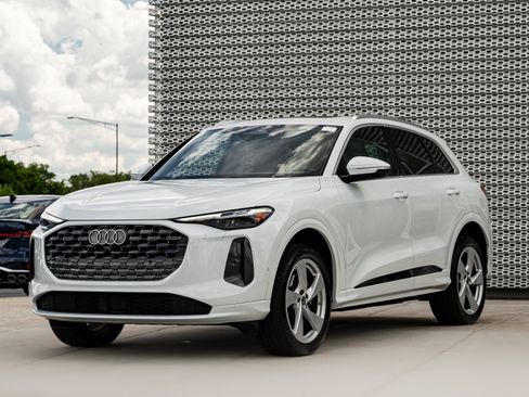 Certified 2025 Audi Q5 Premium Plus w/ Premium Plus AWD/4WD image 7