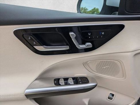 Certified 2025 Mercedes-Benz C 300 Sedan image 4