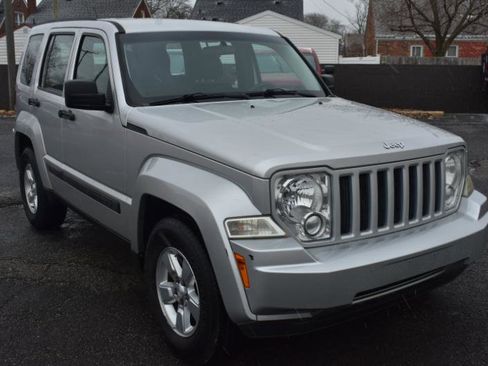 Used 2012 Jeep Liberty Sport image 2
