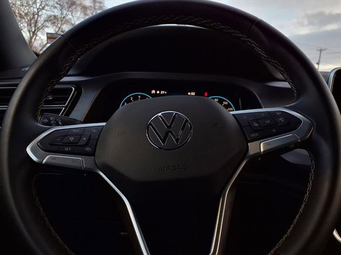 Used 2025 Volkswagen Atlas Cross Sport SE image 26