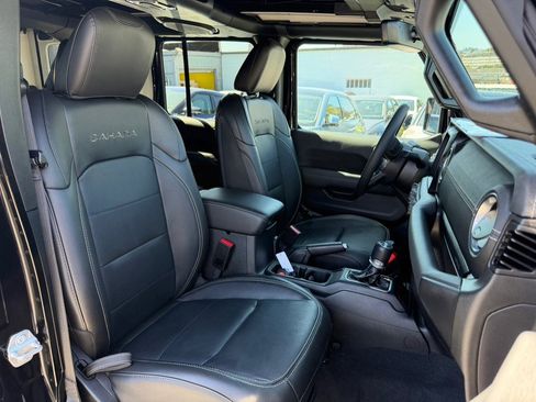 Used 2023 Jeep Wrangler Unlimited Sahara AWD/4WD image 32