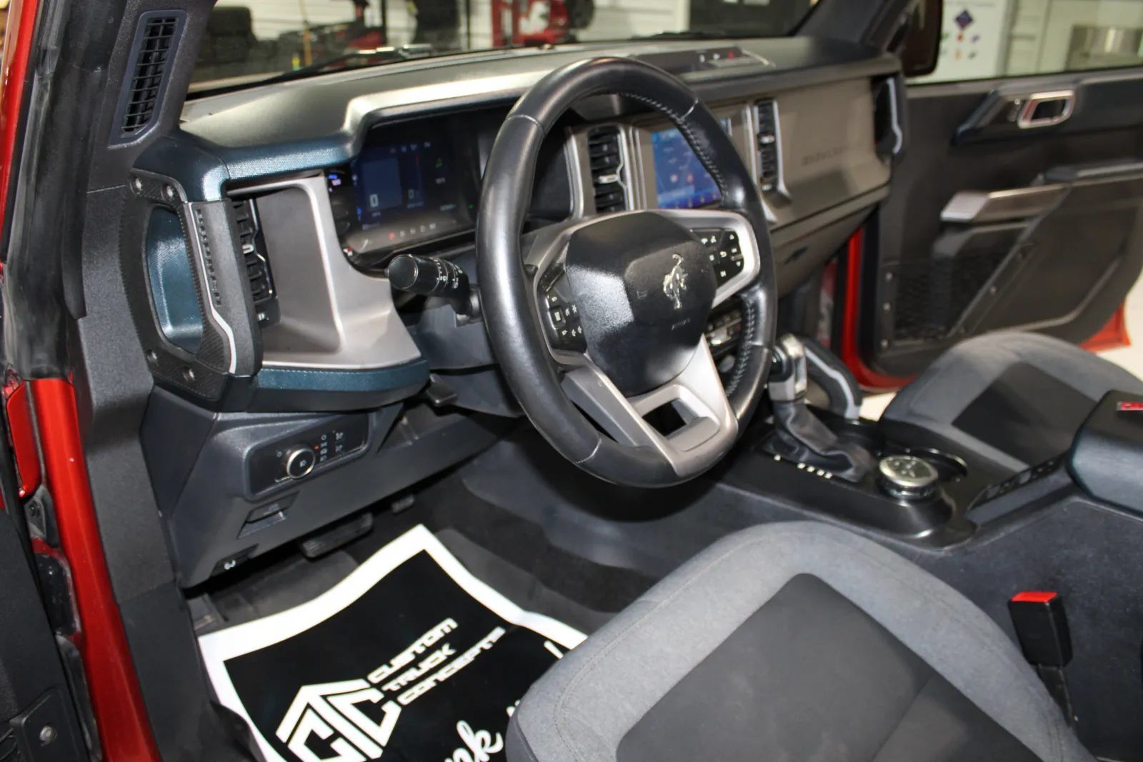 Used 2022 Ford Bronco Outer Banks AWD/4WD image 8