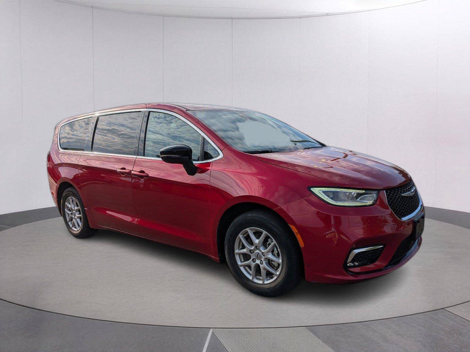 Used 2024 Chrysler Pacifica Touring-L FWD image 9
