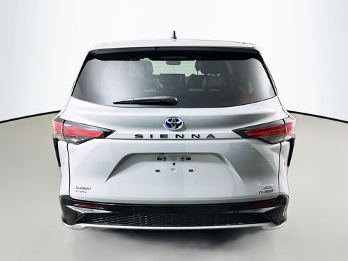 Used 2024 Toyota Sienna XSE AWD/4WD image 8
