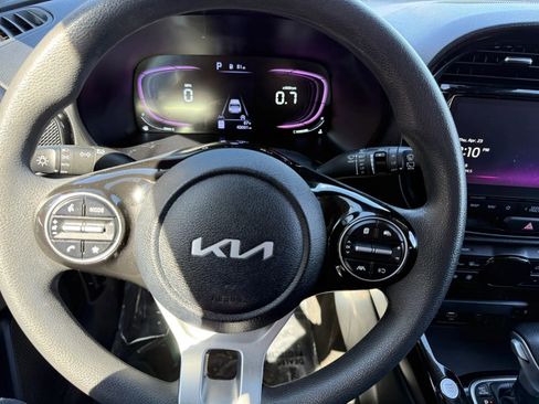 Used 2023 Kia Soul S FWD image 11