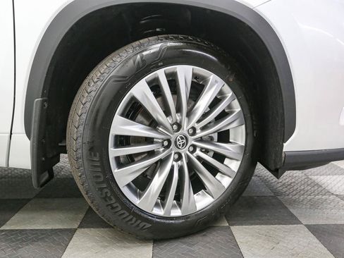 Used 2026 Toyota Highlander Platinum AWD/4WD image 18